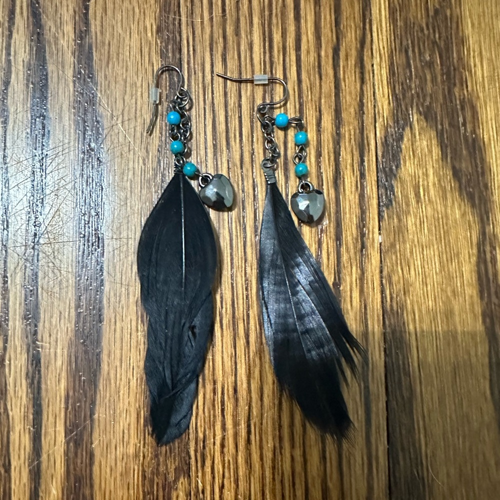 Feather dangly earrings